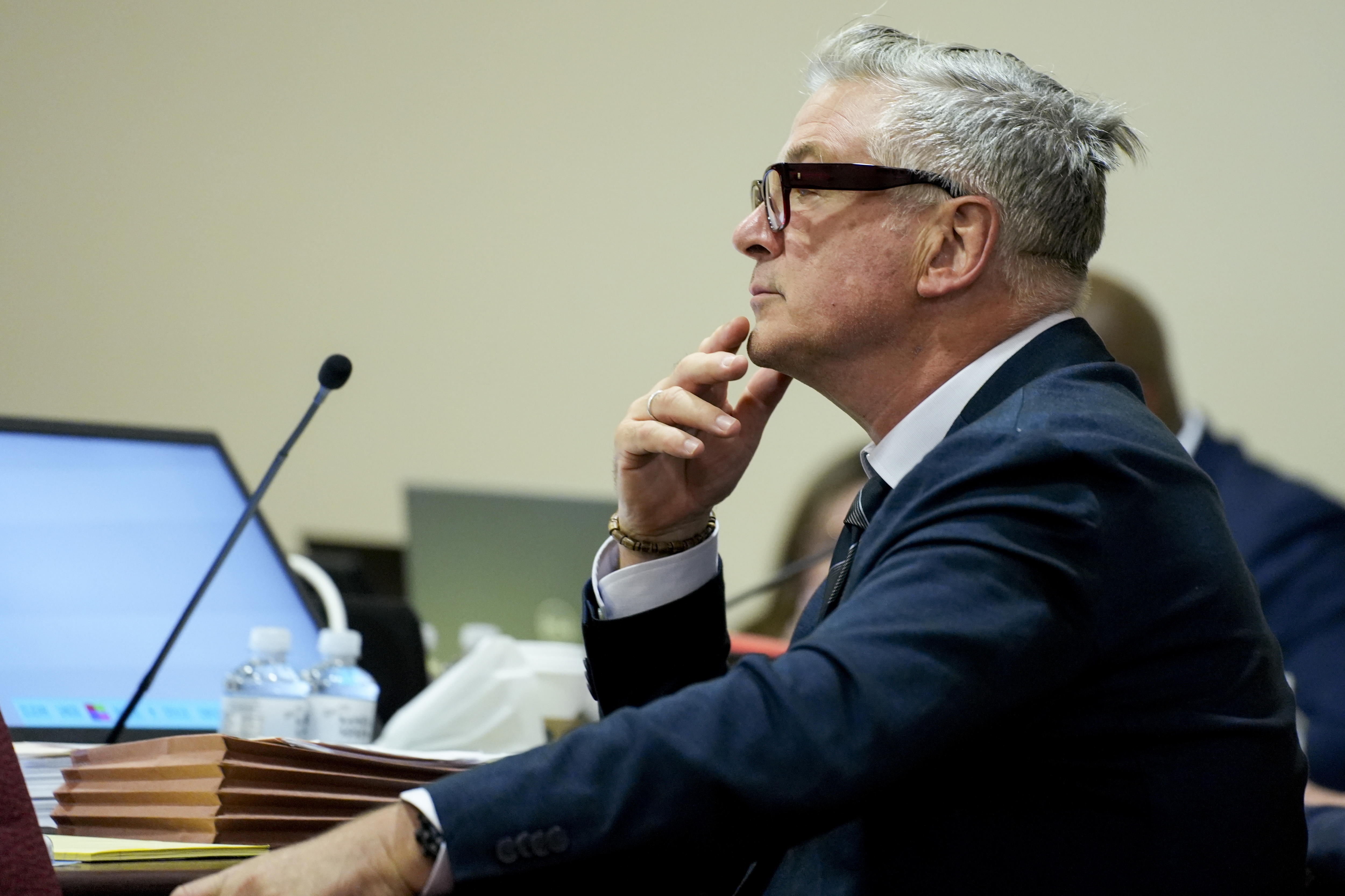 Santa Fe (United States), 11/07/2024.- US actor Alec Baldwin attends his manslaughter trial for the 2021 fatal shooting of cinematographer Halyna Hutchins during filming of the Western movie 'Rust,' in Santa Fe, New Mexico, USA, 11 July 2024. Baldwin is facing a single charge of involuntary manslaughter in the death of cinematographer Halyna Hutchins, killed on the set of the film 'Rust' in October 2021. He faces up to 18 months in prison if convicted. (Cine) EFE/EPA/RAMSAY DE GIVE / POOL