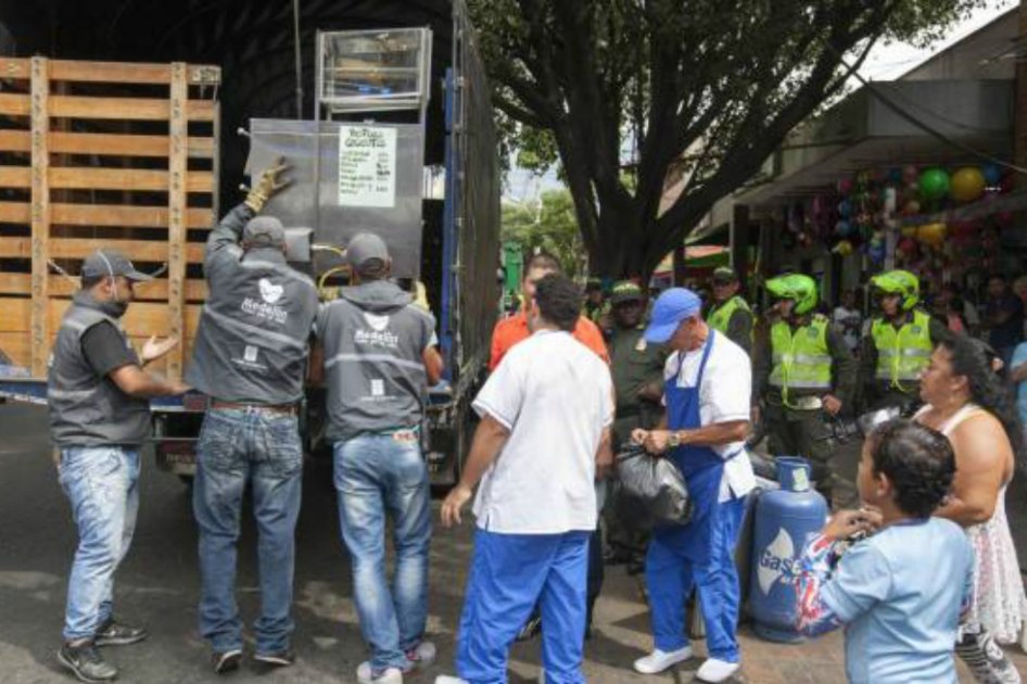 Inician descongestión de bodega Polo Norte en Medellín
