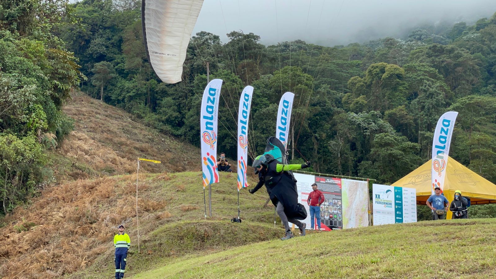 El parapente alza vuelo en El Cerrito, Valle del Cauca