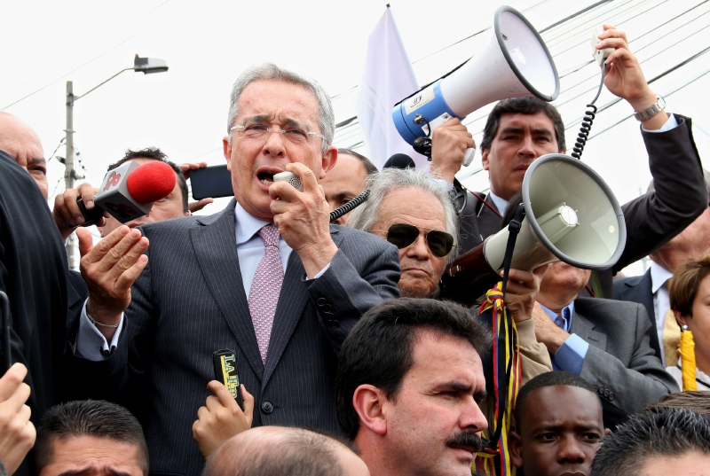 La resistencia civil dentro del Estado de Opinión: las tesis de Uribe