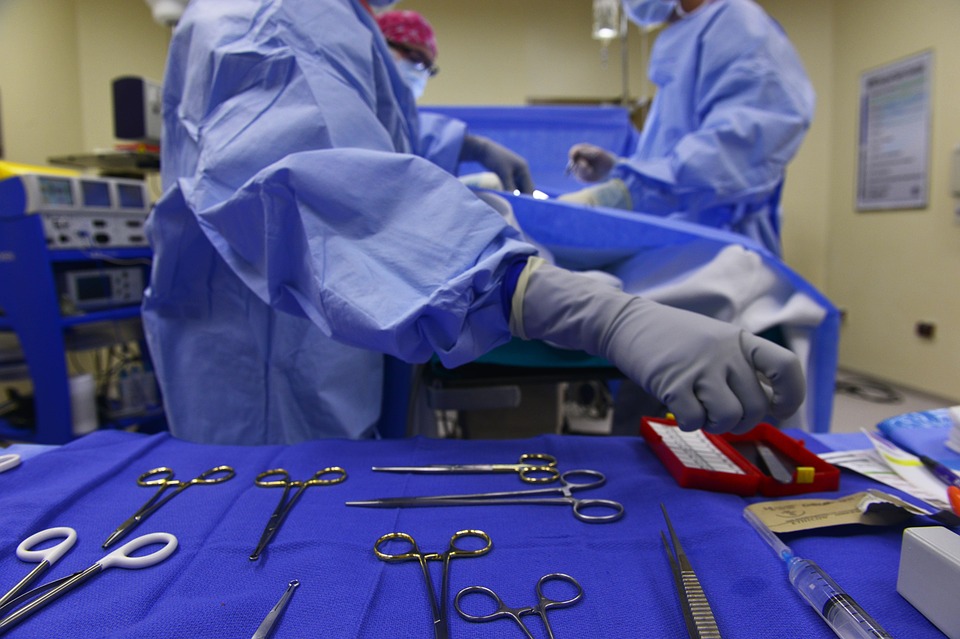 Niña con un solo pulmón recibió implante de corazón artificial en Santander