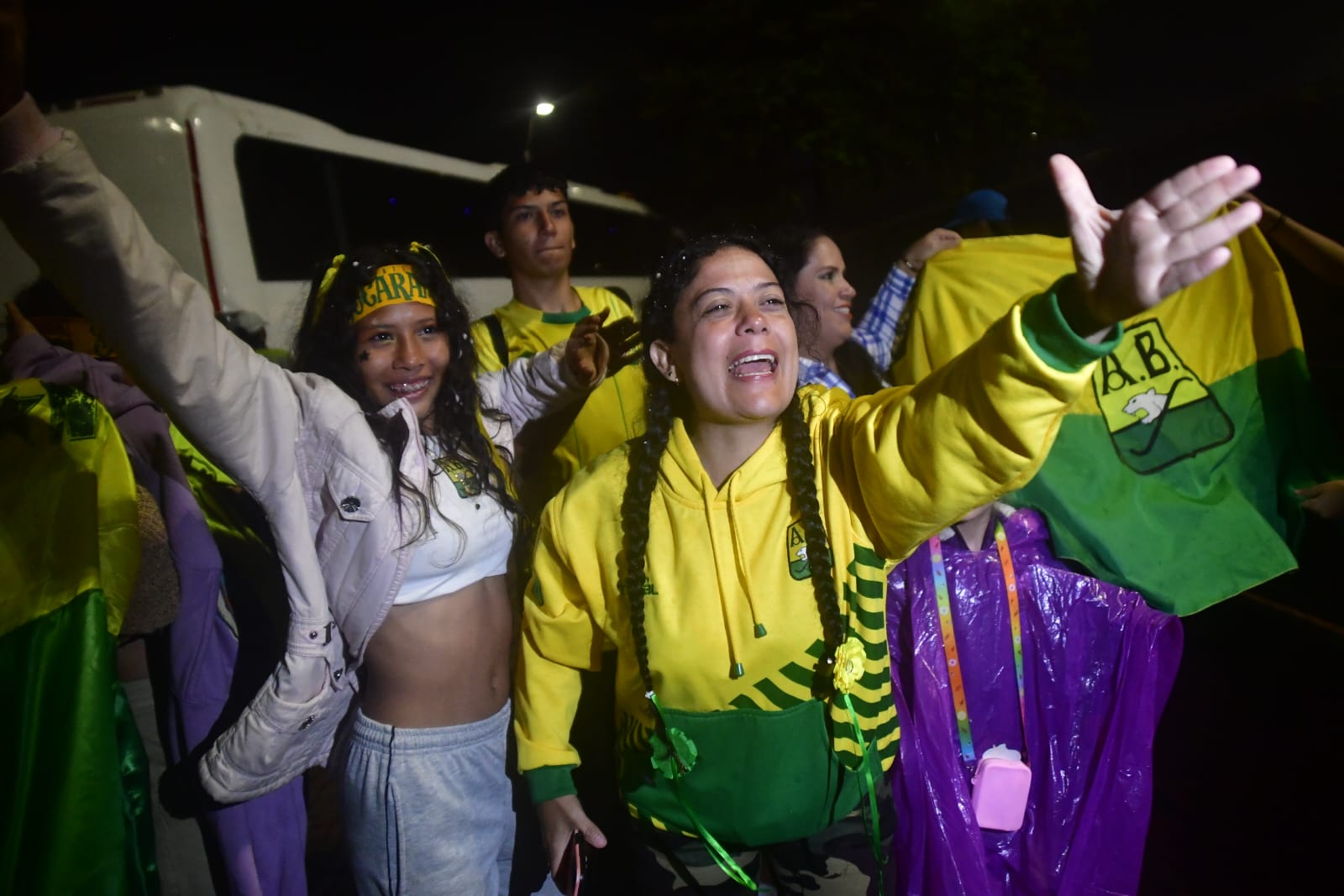 Alrededor de mil hinchas de Atlético Bucaramanga ingresaron a El Campín para gritar campeón por primera vez en 75 años de historia.