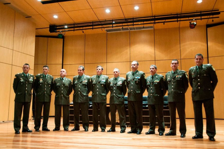 Diez coroneles fueron llamados a curso de general