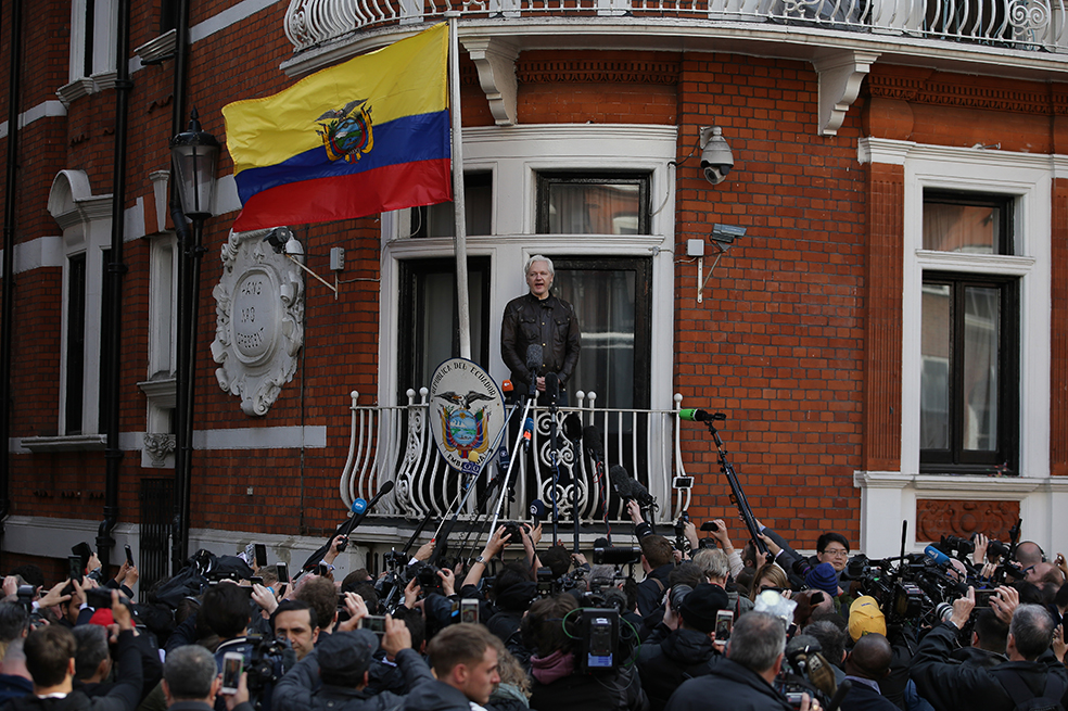 Ecuador «cumplió con su deber» al dar asilo a Assange, dice Correa