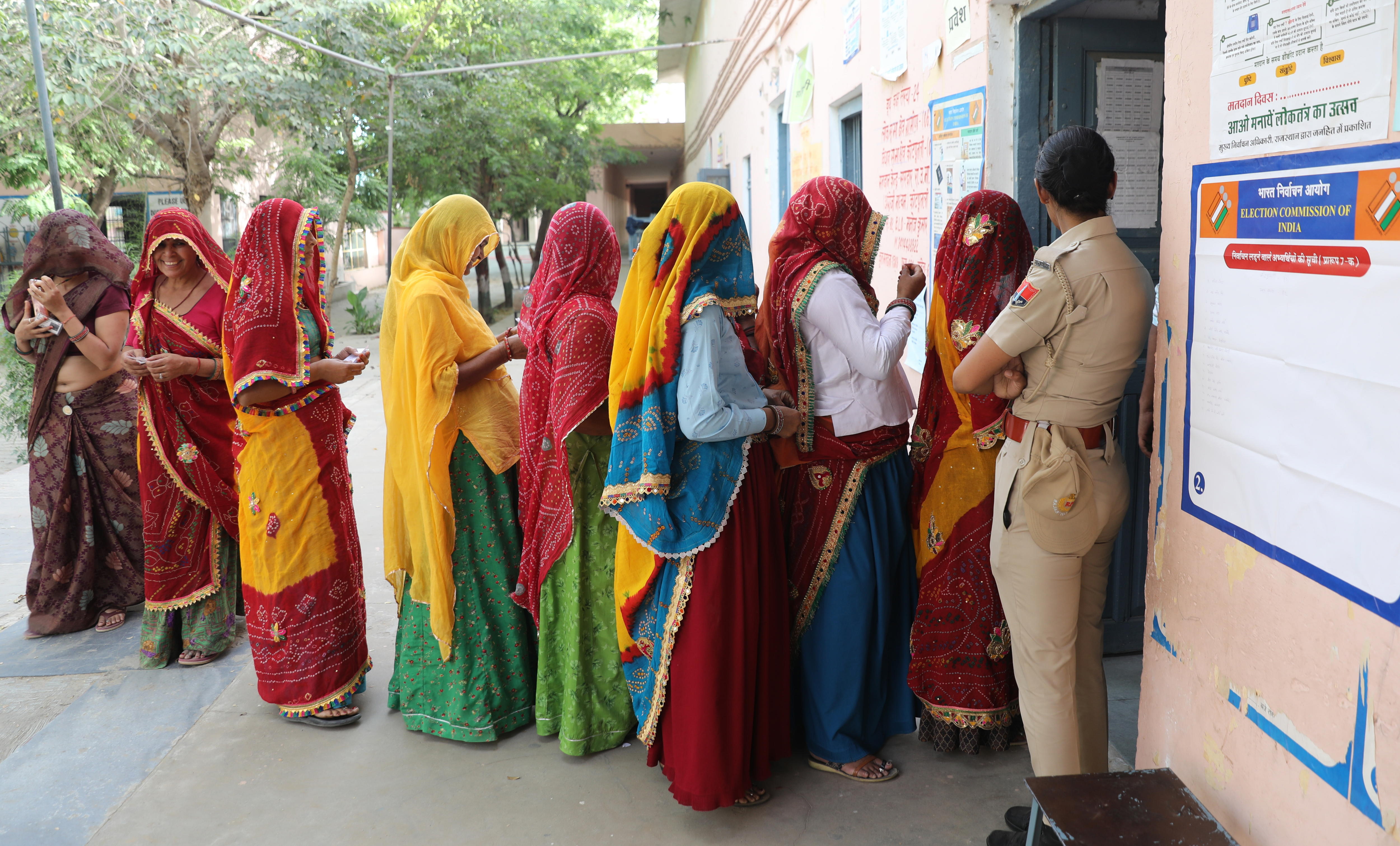 India inauguró sus gigantescas elecciones con una tendencia de baja participación