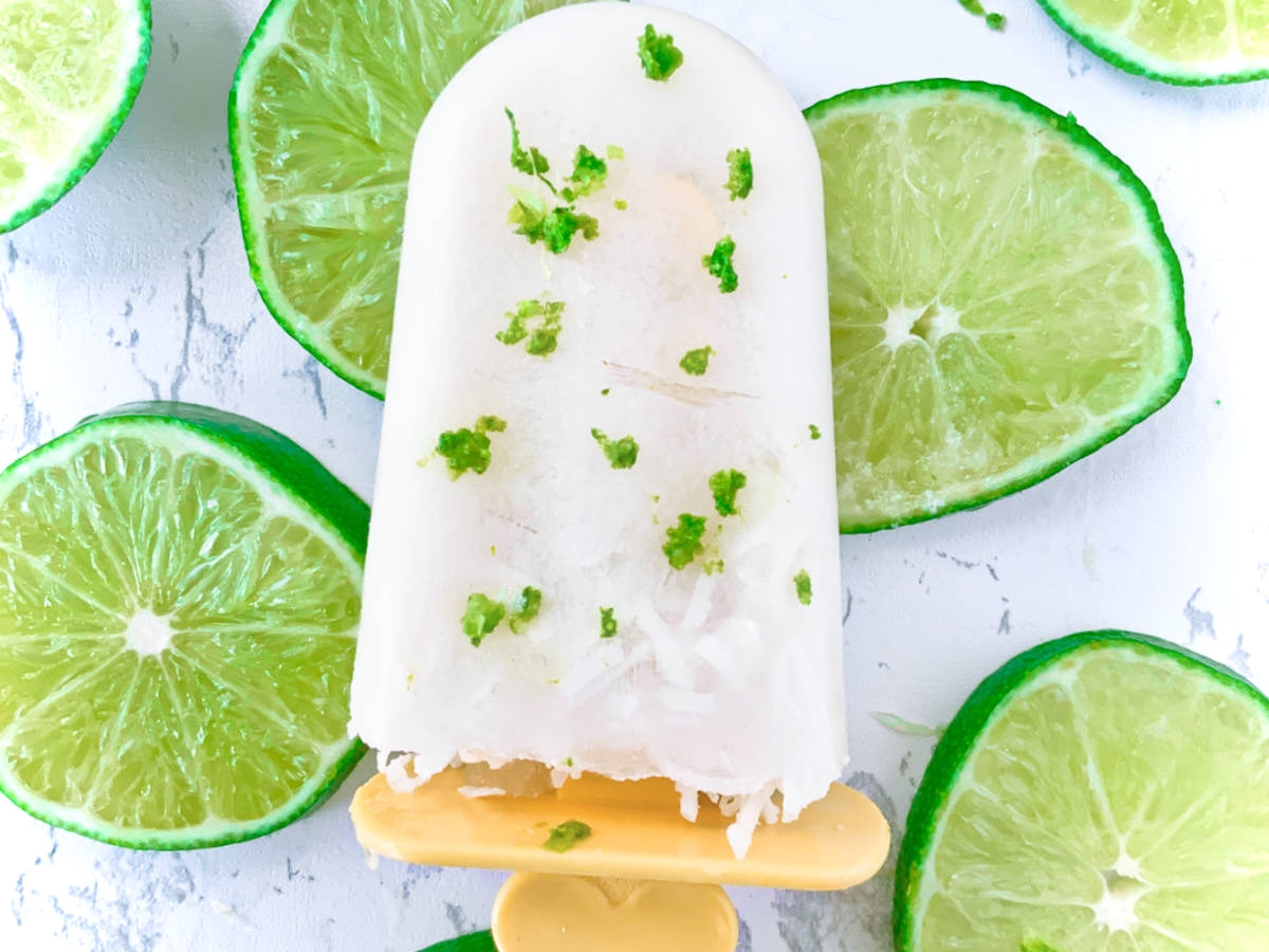 Receta refrescante: prepara paletas de limón y pepino