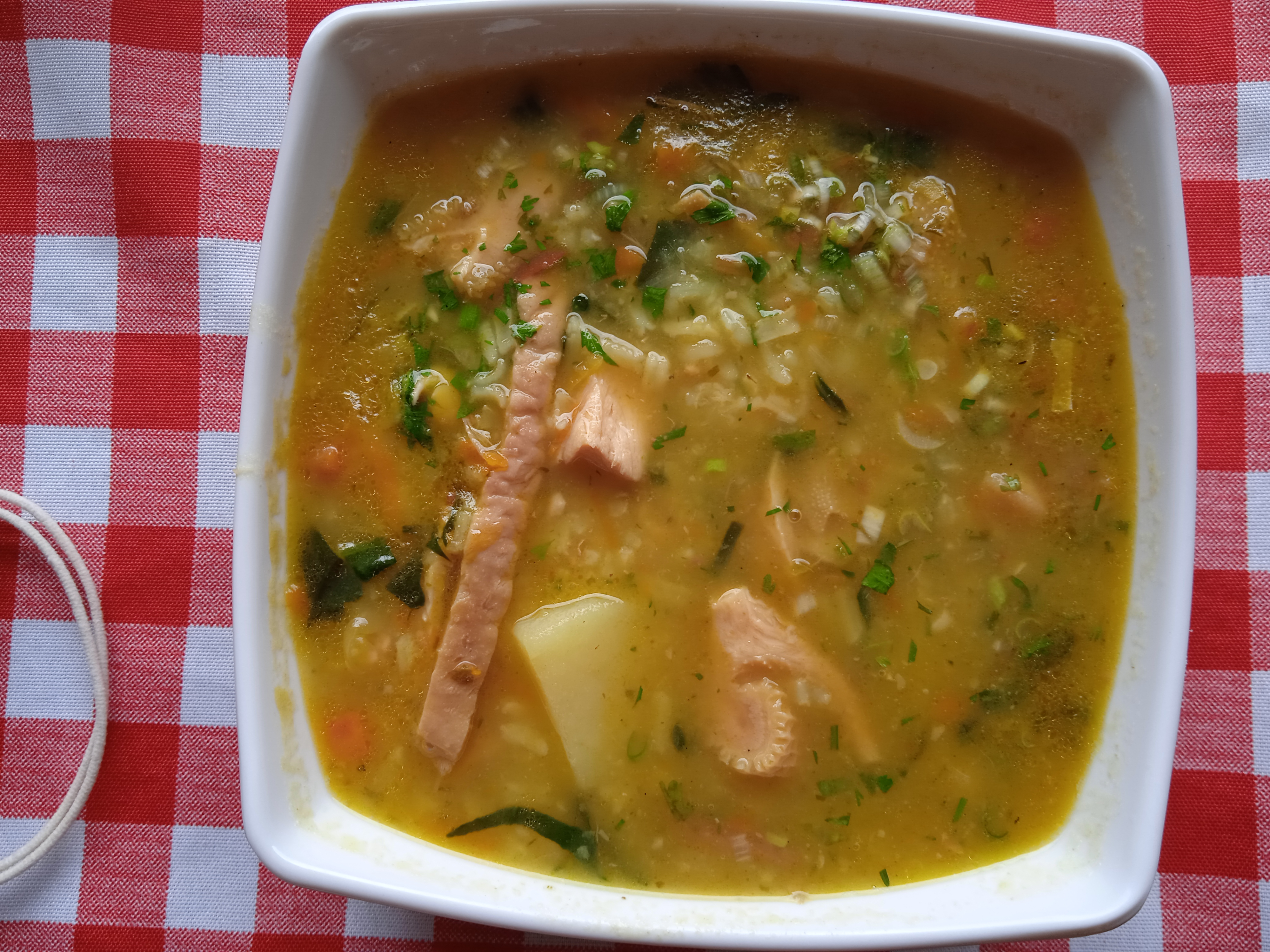 Con un toque de tradición: esta es la receta para cocinar una sopa de menudencias