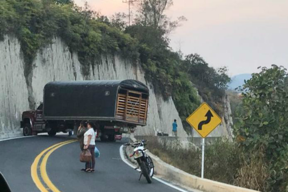 Bloquean vía de acceso al Catatumbo, Norte de Santander