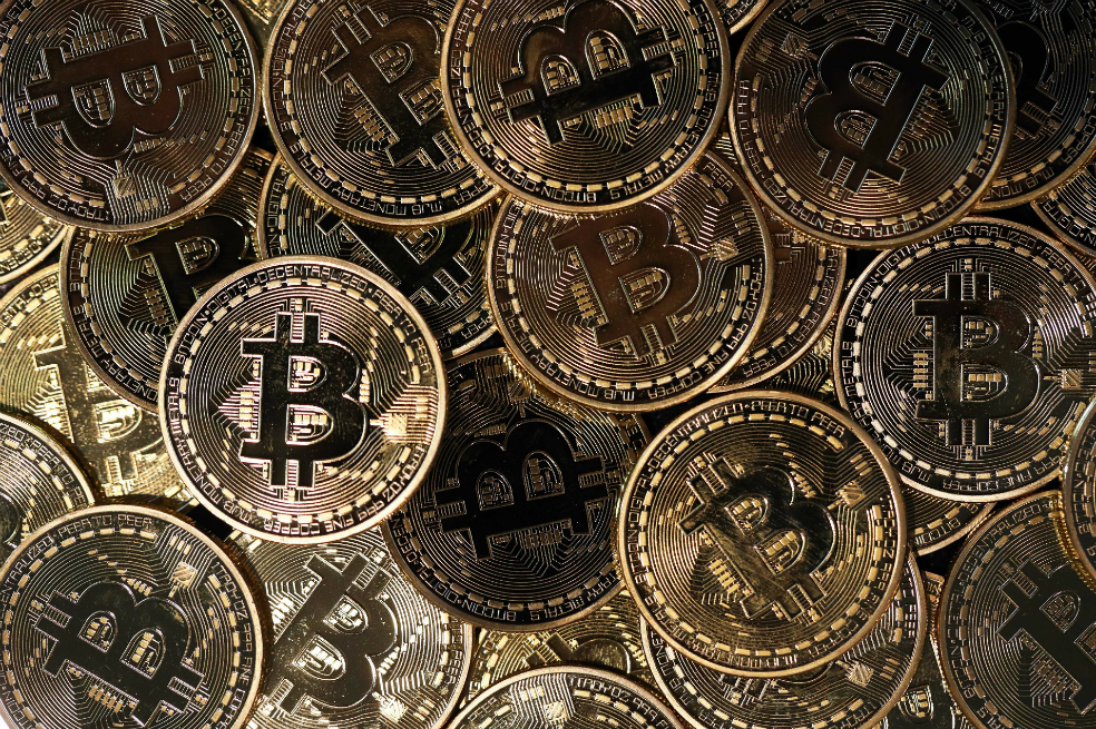 Bitcóin sigue en picada situándose por debajo de los 6.400 dólares