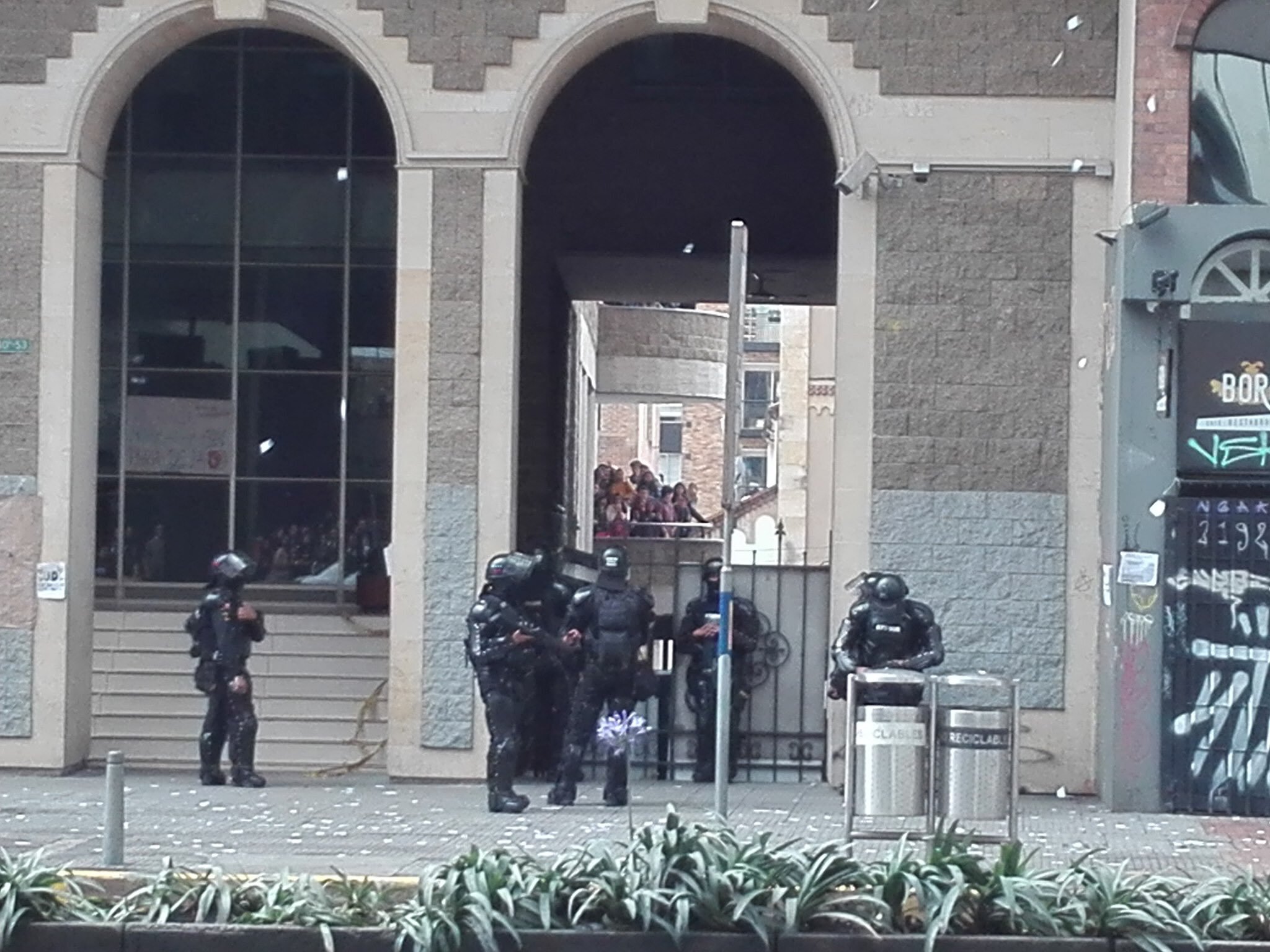 Universidad Javeriana anuncia suspensión de clases para hacer manifestación pacífica