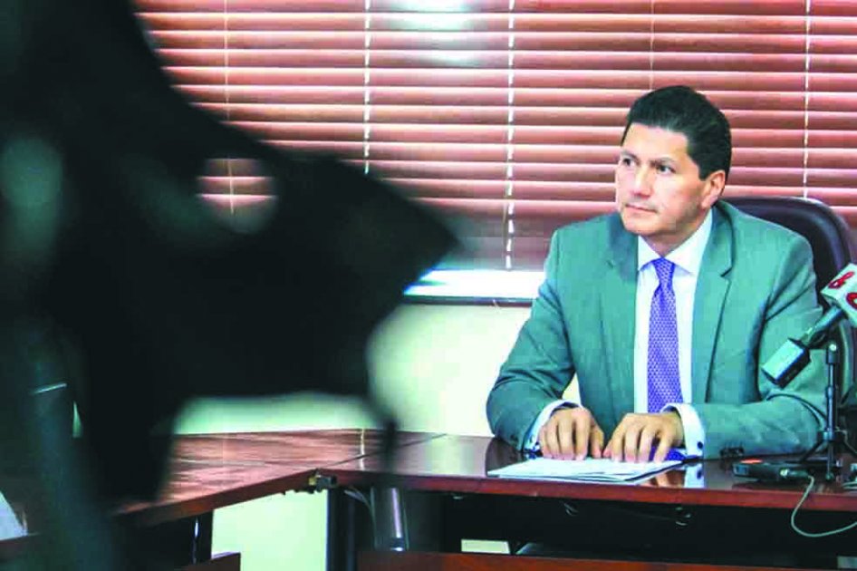 Mauricio de la Mora empezó con pie izquierdo