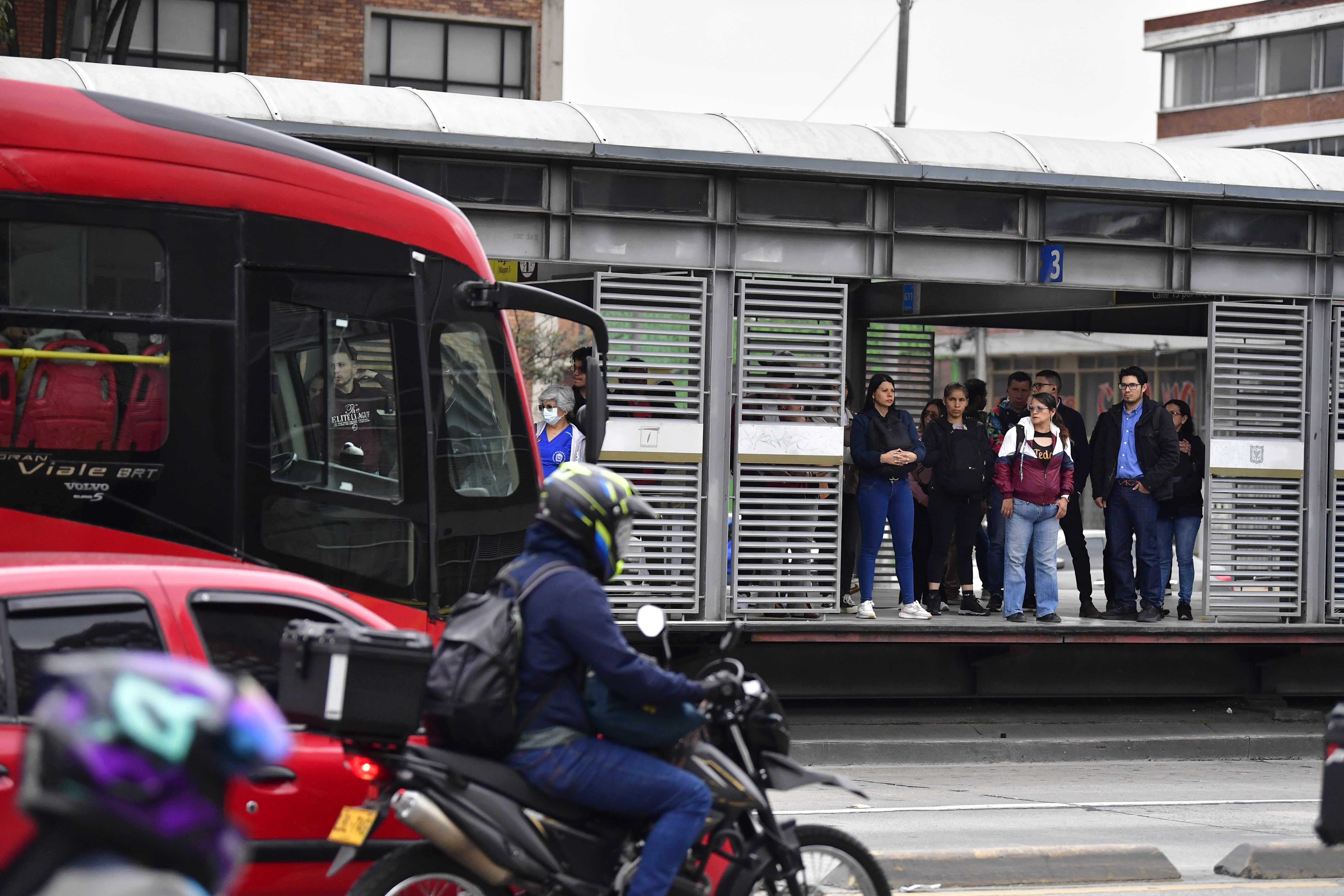 Movilidad hoy, 12 de agosto: choque en la Av. Caracas genera retrasos en Transmilenio