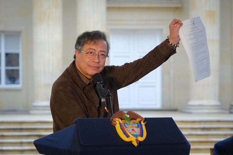 Se abre debate por decreto para desclasificar de archivos del DAS, ¿qué implica?