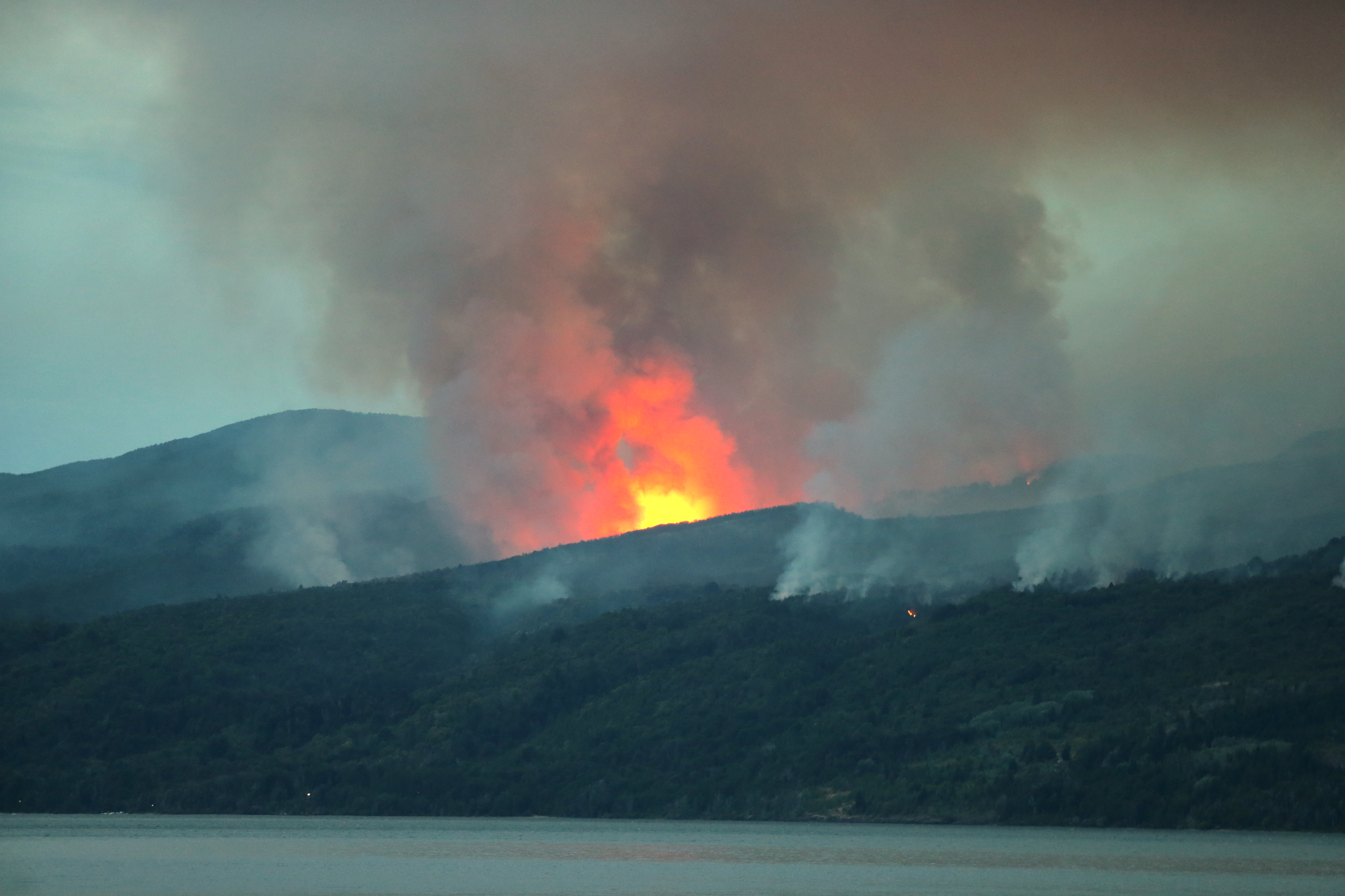 Incendio en parque natural de Argentina ha quemado al menos 2.000 hectáreas