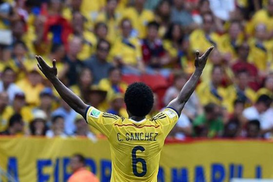 Carlos Sánchez, a una firma de llegar al Aston Villa