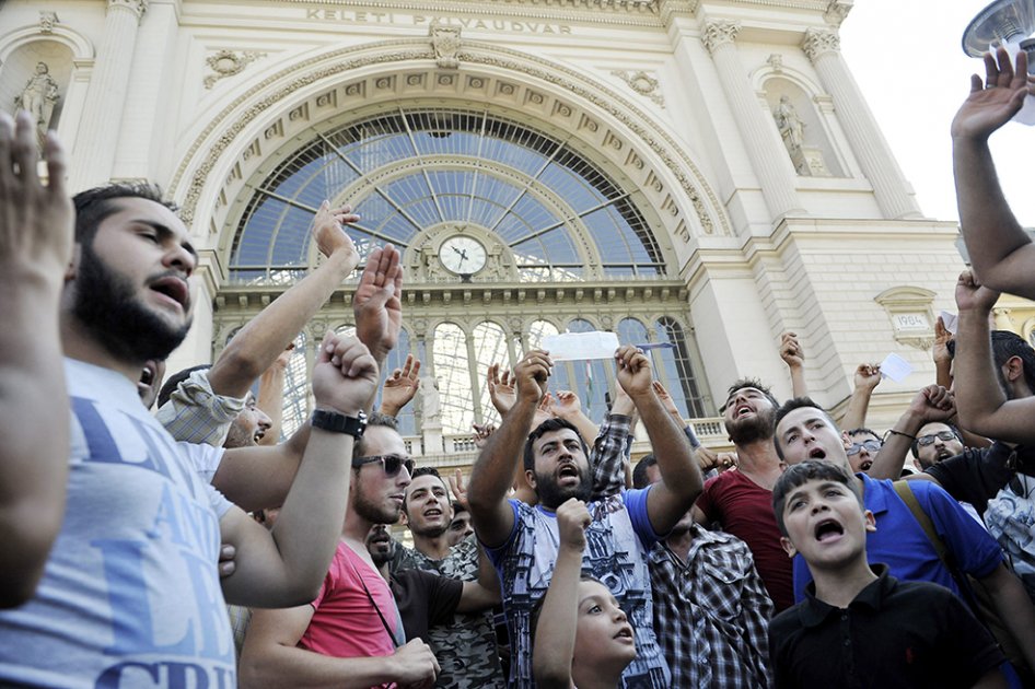 ¿Por qué cientos de refugiados esperan a las puertas de la estación Keleti de Budapest?