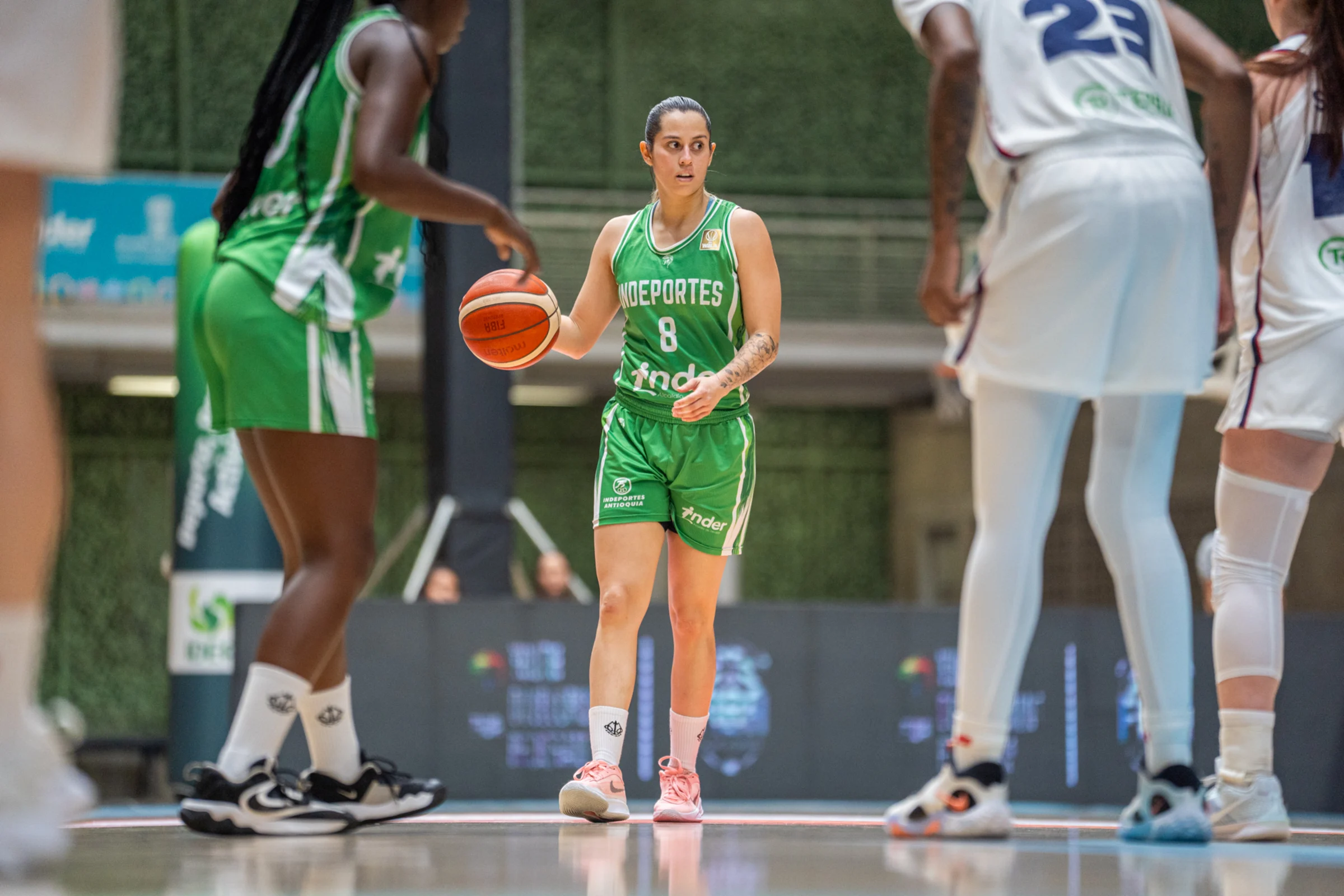 Carolina López y las “puras criollas” que luchan por el básquet femenino 