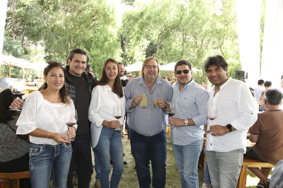 Fabiola Ponce, Anali Salazar, Luis Barraud, Juan José Ruiz y Ricardo Flórez