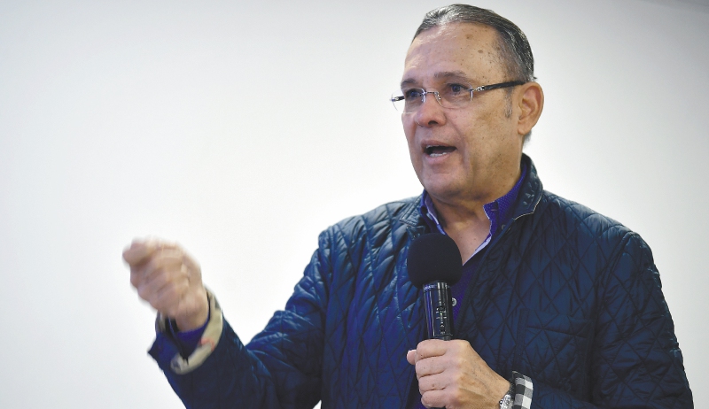 Efraín Cepeda renunció a la presidencia del Partido Conservador