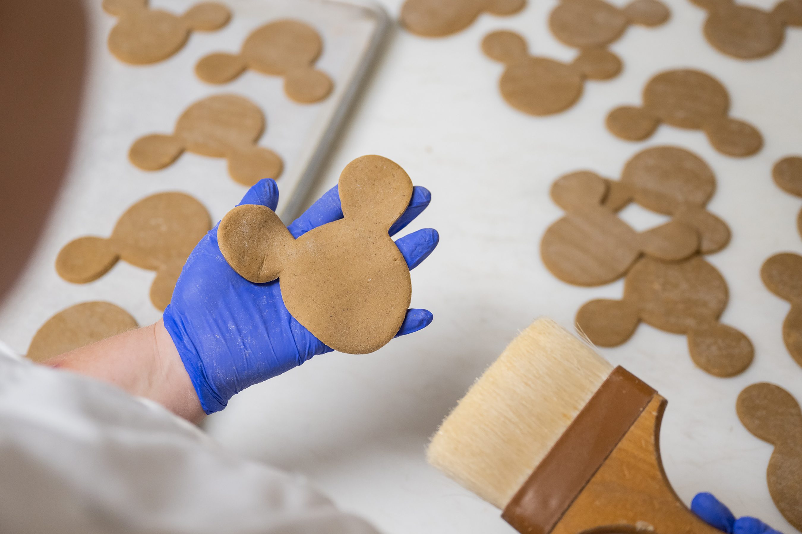 Los equipos culinarios de Walt Disney World pasan hasta siete meses planificando y construyendo las exhibiciones.