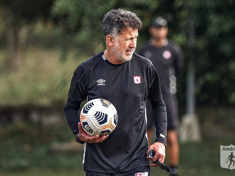 Tras casi un mes de labores, Osorio dirigirá su primer partido en el América. / @AmericadeCali