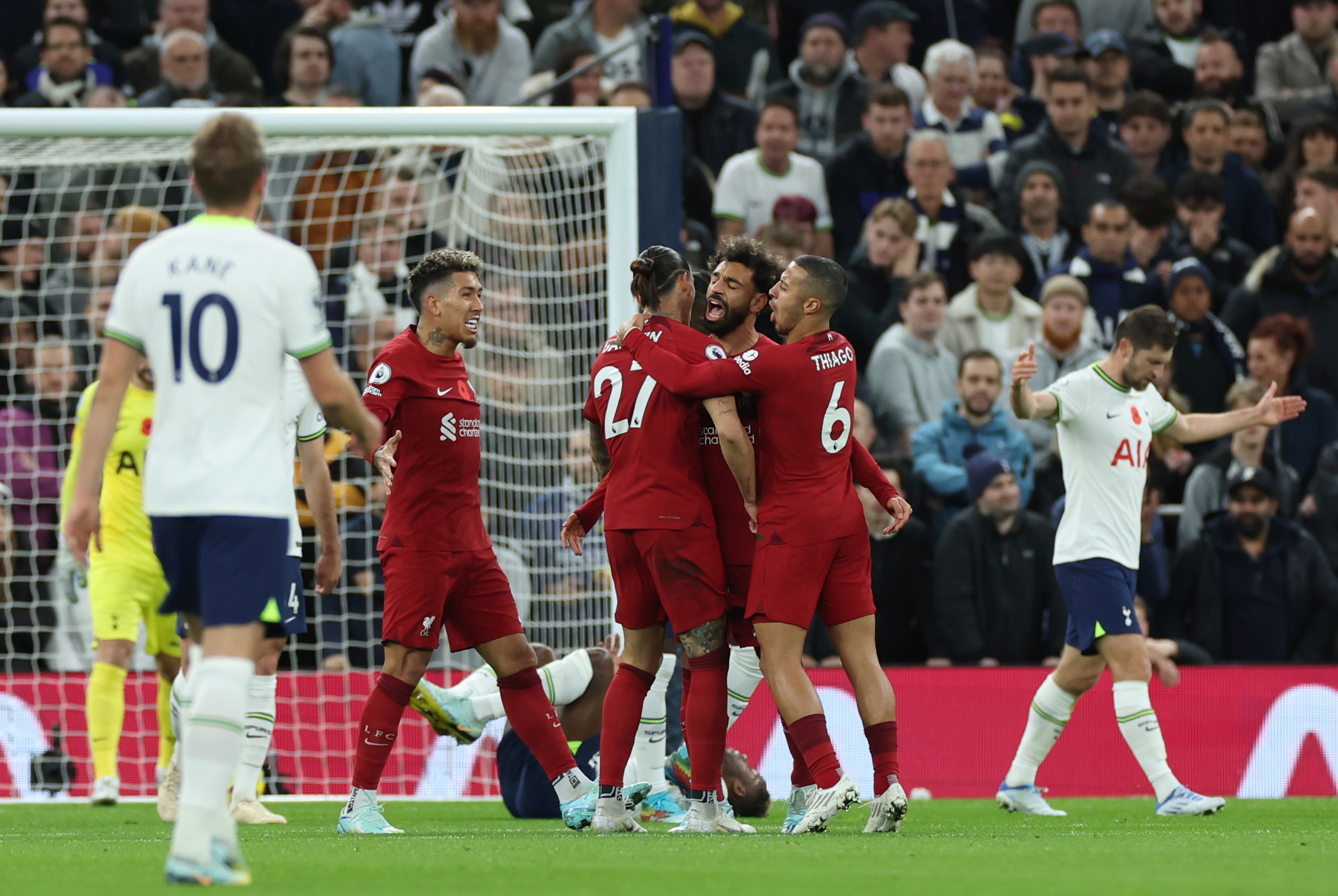 Salah marcó un doblete en la victoria del Liverpool contra Tottenham
