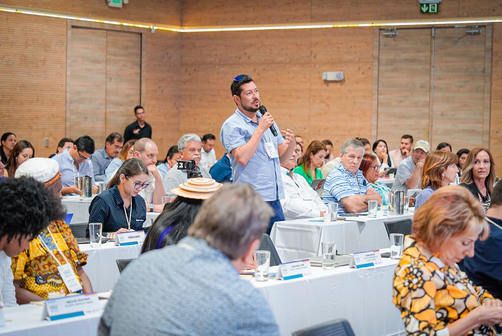 Los asistentes tuvieron la oportunidad de preguntarles y hacerles comentarios a los conferencistas nacionales e internacionales que estuvieron presentes en el evento.