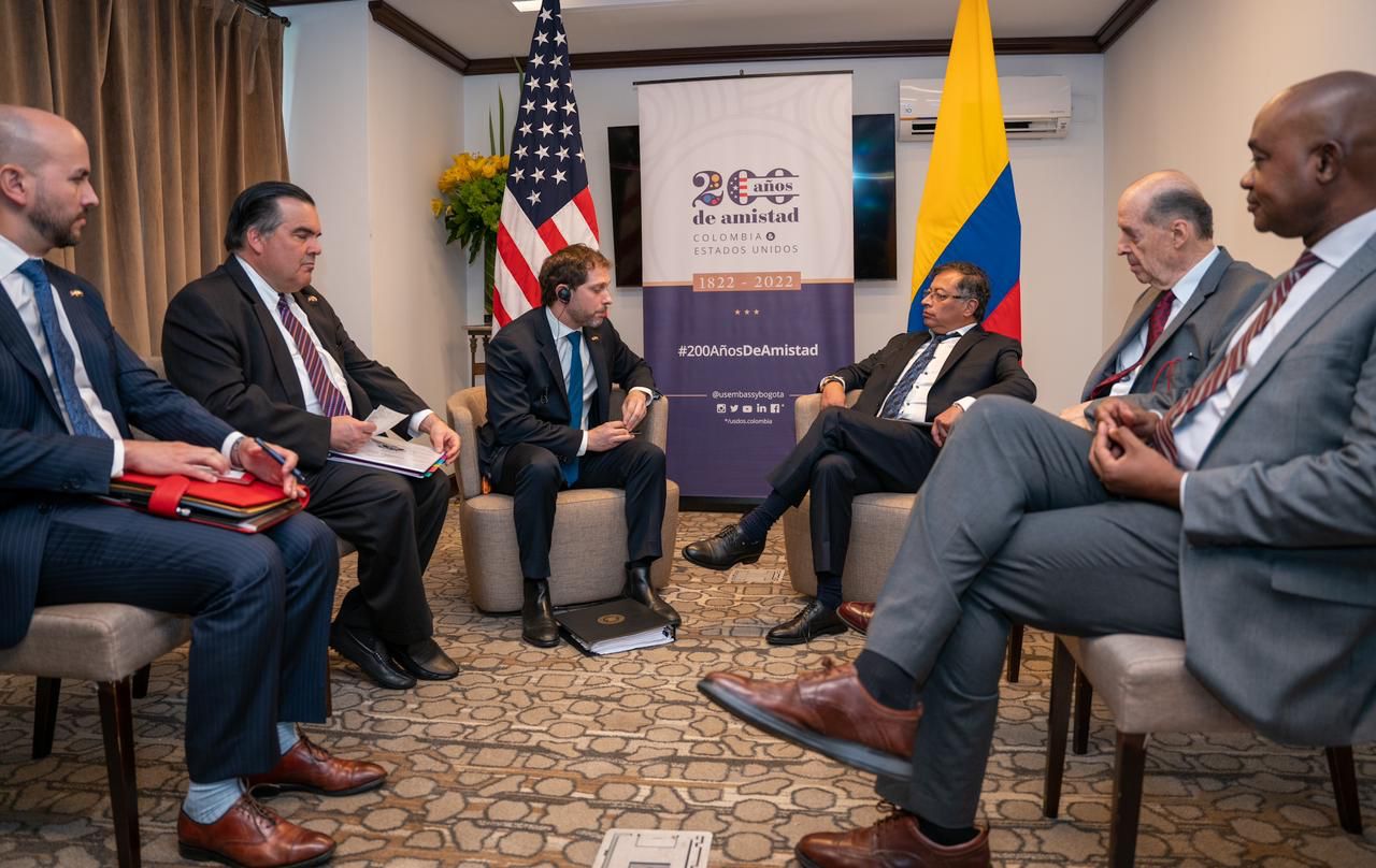 Álvaro Leyva, canciller designado por Petro, también acompañó al presidente electo en su encuentro con la delegación Biden, conformada, entre otros, por Jon Finer, asesor adjunto de Seguridad Nacional de Estados Unidos, y Juan González, director principal del Consejo de Seguridad Nacional para el Hemisferio Occidental.