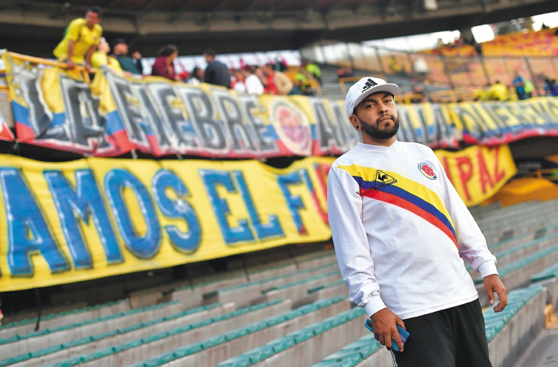 Juan Felipe Garay, que junto a Cristian Orozco son los fundadores y líderes de la barra La Fiebre Amarilla. / José Vargas