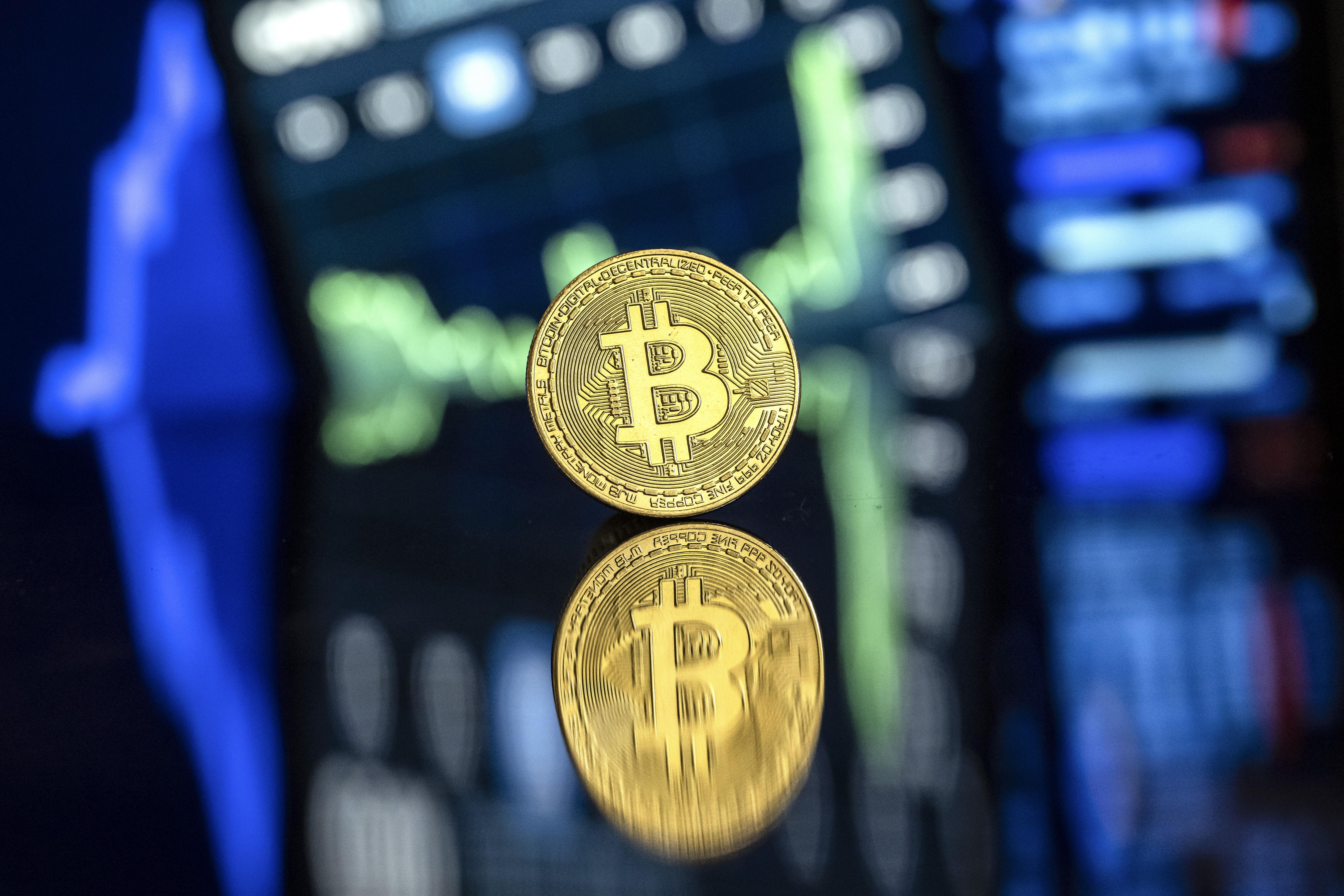Bitcoin cayó por debajo de los USD 65.000: ¿se viene otra ola de ventas?