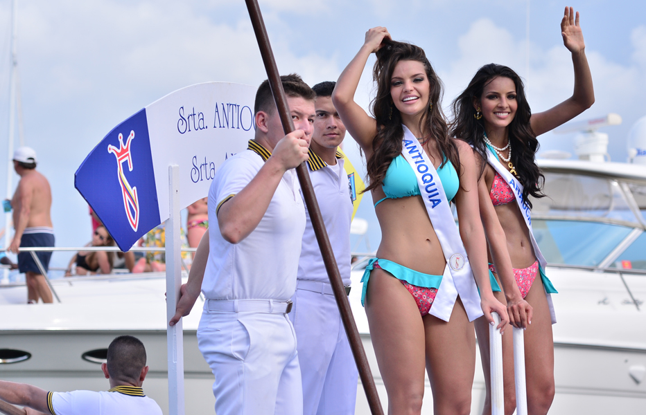 A orillas del mar cartagenero se vivió el desfile en Balleneras