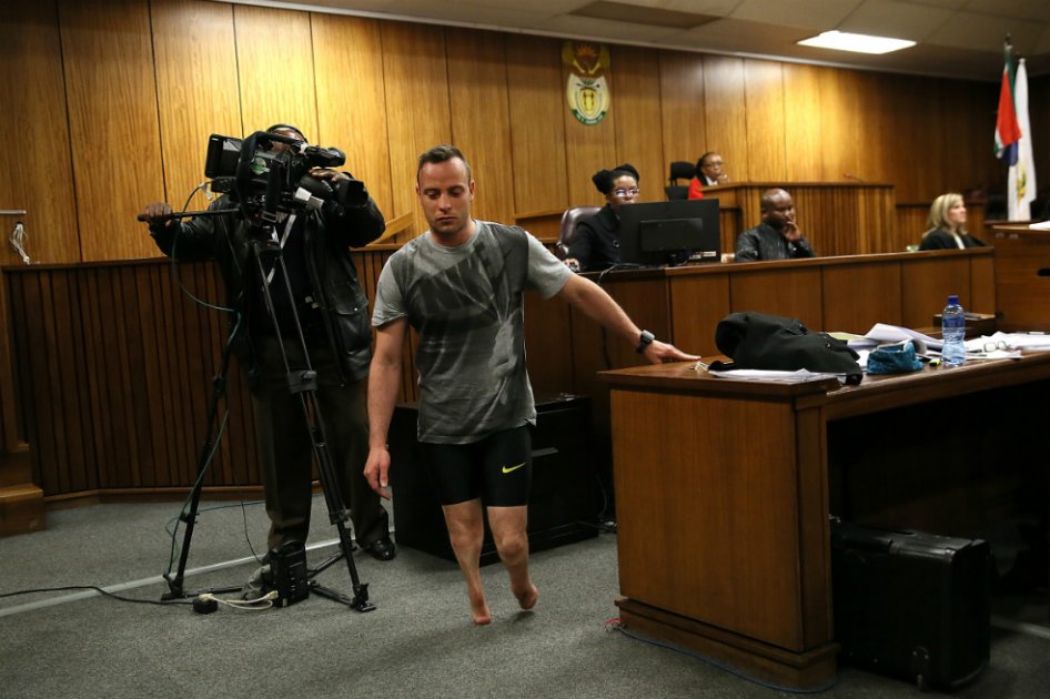 Defensa de Pistorius apela a la emoción para atenuar condena de hasta 15 años