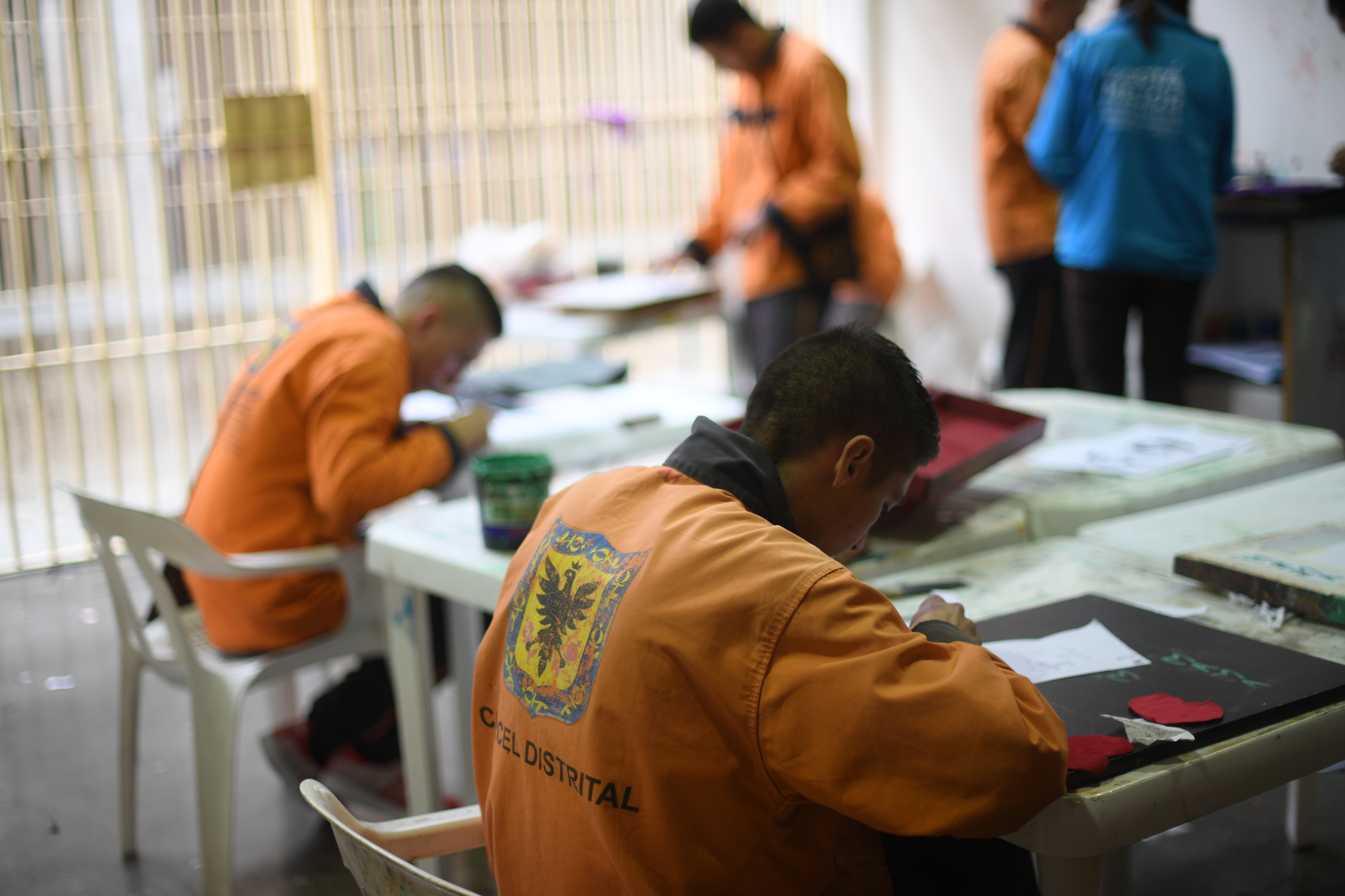 Diferentes aspectos de este centro penitenciario; Reclusos, instalaciones y manualidades.