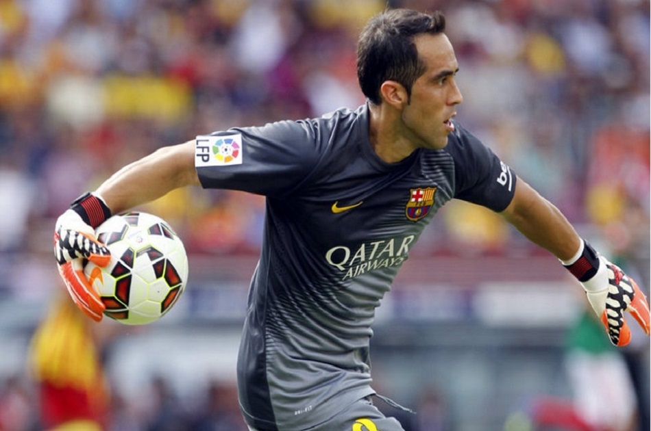 Claudio Bravo sufrió una lesión y sería baja ante Atlético de Madrid