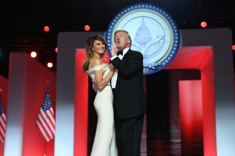 Donald y Melania Trump hicieron su primer baile como presidente y primera dama de EE. UU.