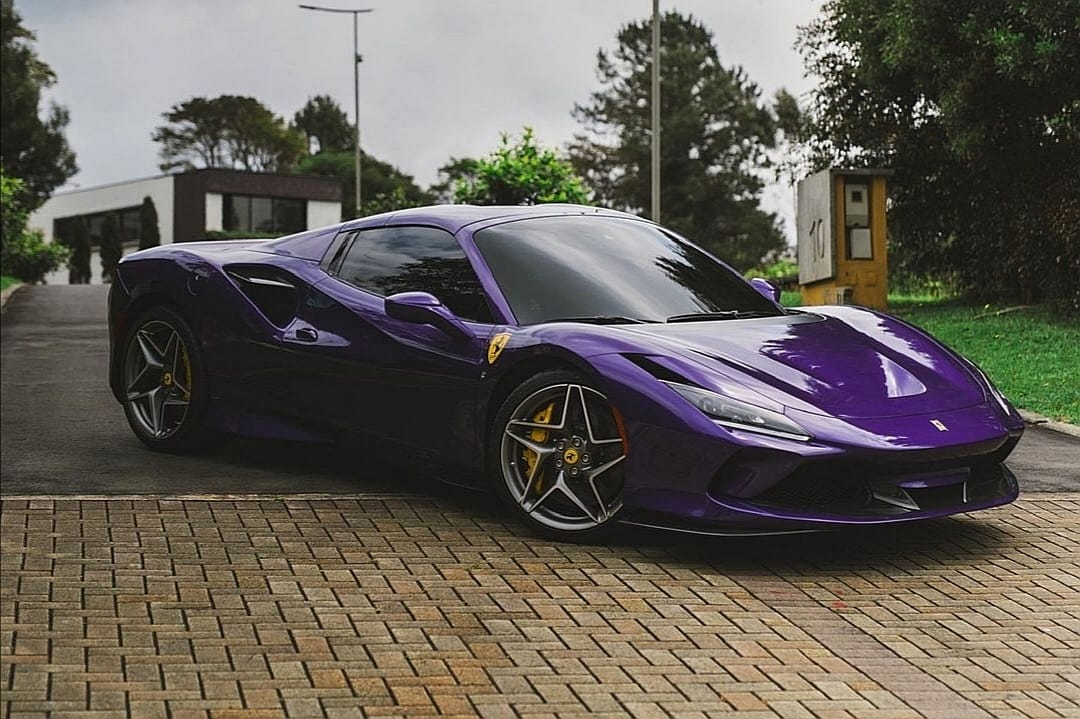 Este es el nuevo Ferrari F8 Spider Uva de Maluma