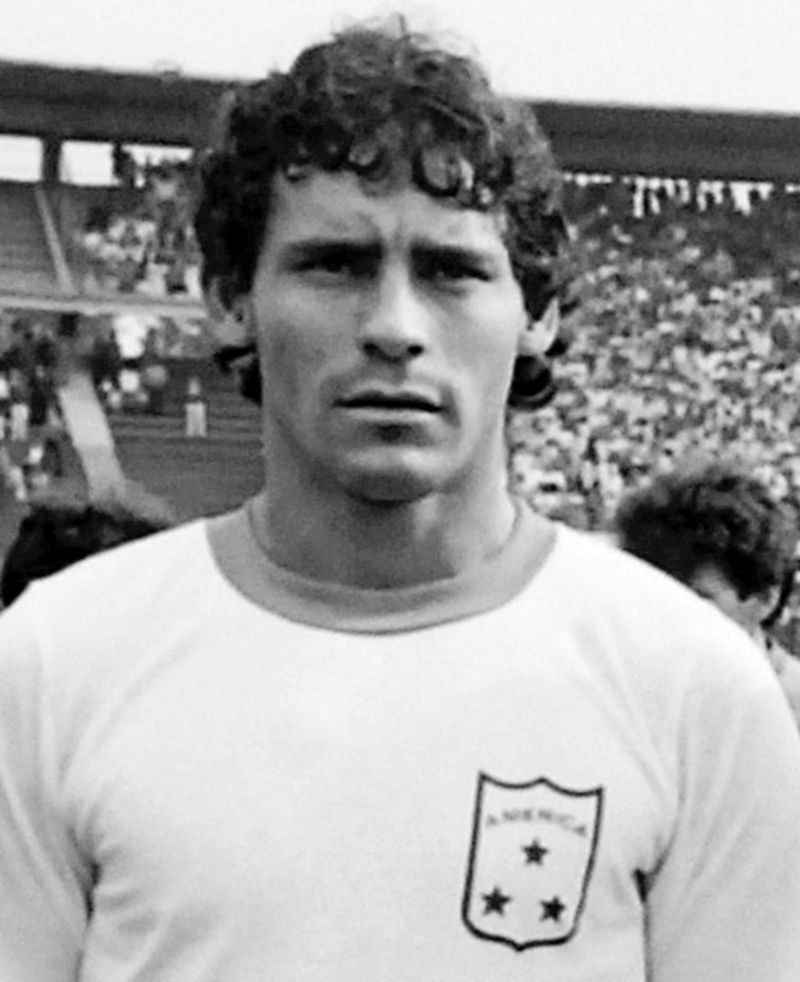 Roberto Cabañas, exgoleador de América.