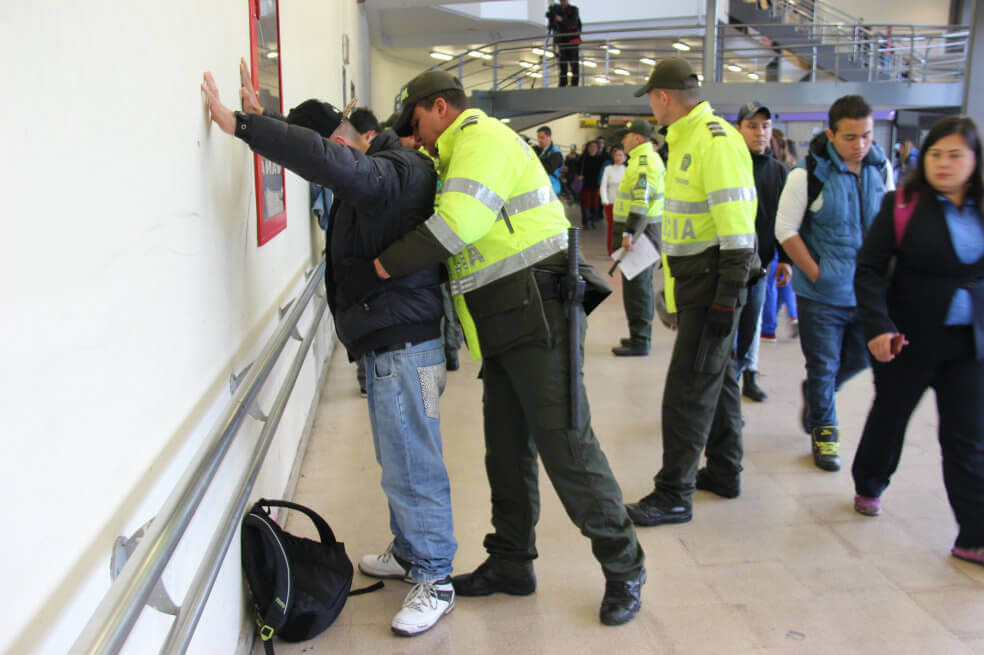 Policía podrá hacer requisas durante la cuarentena, pero no pedir la cédula para verificar el género