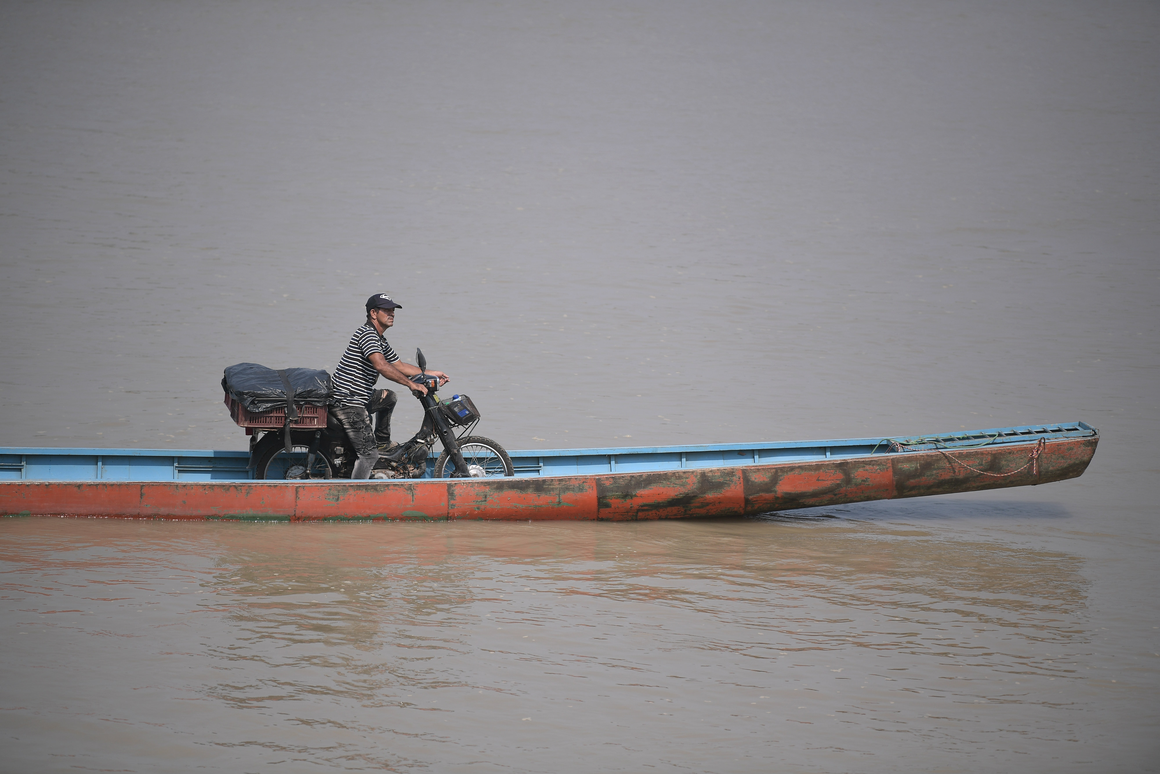 Gran parte del comercio y el transporte en Guaviare y Meta se hace por vía fluvial debido a la precaria red de carreteras rurales.Mauricio Alvarado - El Espectador