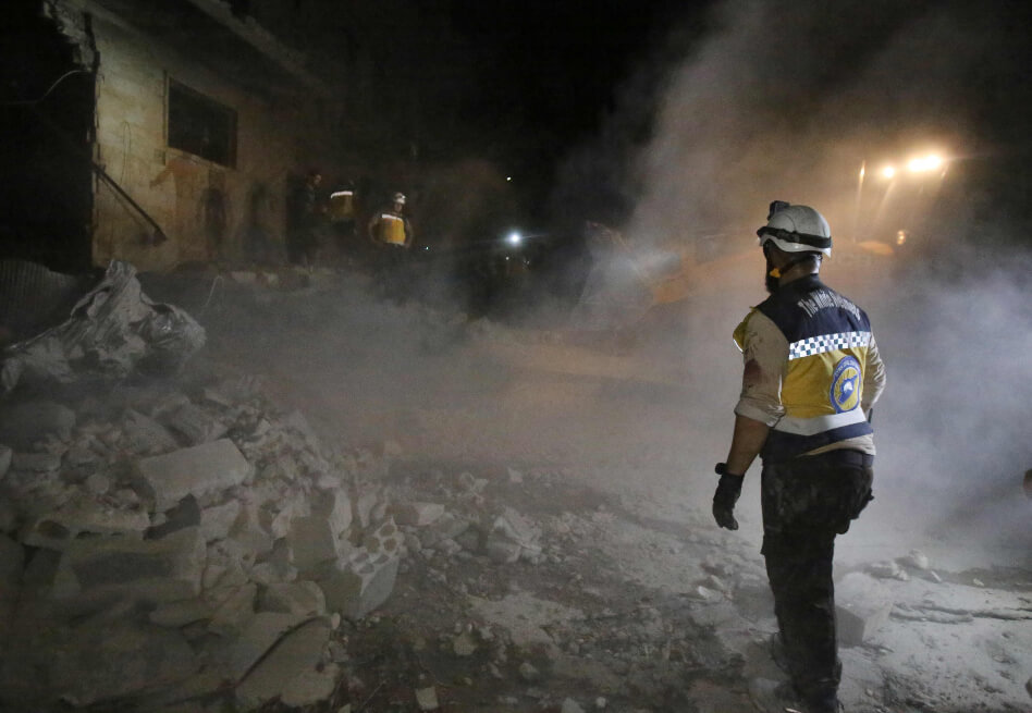 ¡La guerra en Siria no ha terminado! Miles huyen de Idlib por bombardeos