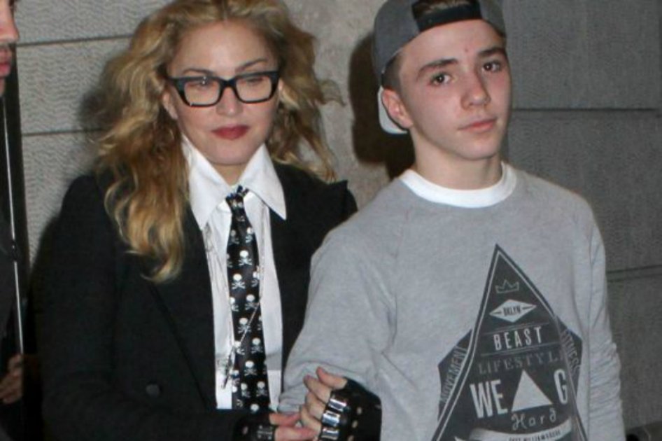Madonna se descompone en pleno escenario por su hijo Rocco
