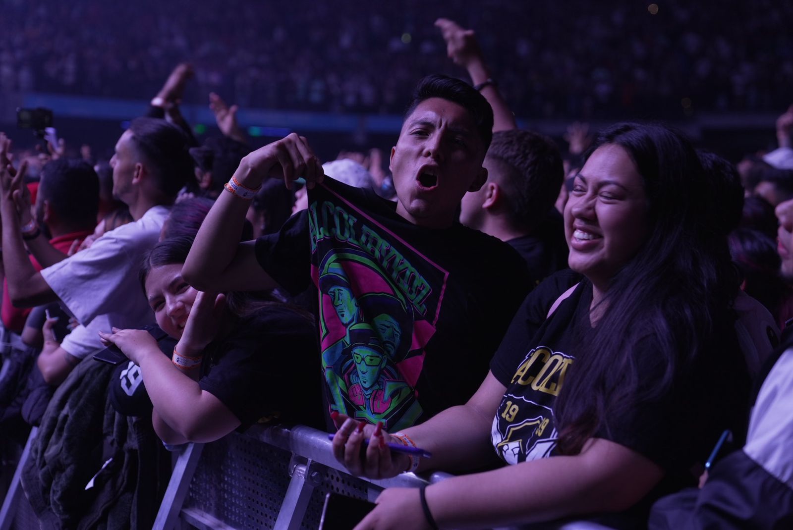 El Movistar Arena dejó de ser un simple escenario para convertirse en un templo que no solo vivió una misa de sanación, sino el milagro hecho. Gambeta, Kaztro y Fazeta ganaron en Bogotá como lo hacían de niños cuando jugaban en la escuela de fútbol 'Real La 52' en barrios como Aranjuez y Villa del Socorro en Medellín.