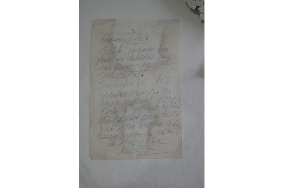 Carta de Rojas Herazo a Jorge García Usta. Envía saludos a Rocío García, su esposa, y al periodista Gustavo Tatis.