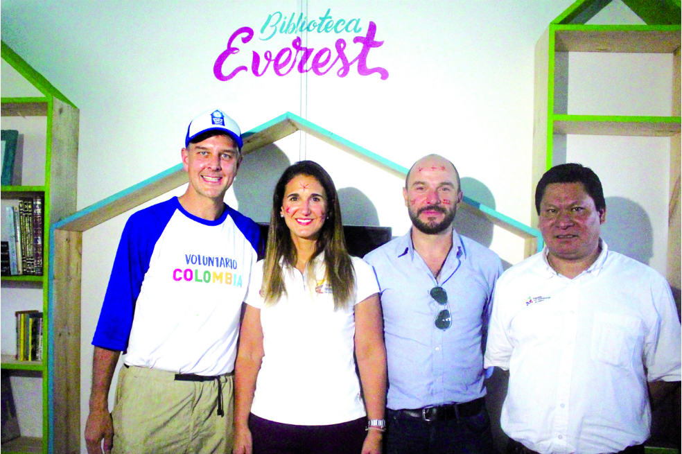 De Izq. a Der.  Michael Bowling, presidente de DirecTV Colombian, Yaneth Giha, ministra de Educación, Joshua Mitrotti, director de la ARN y Jesús María Vásquez. Cortesía. 