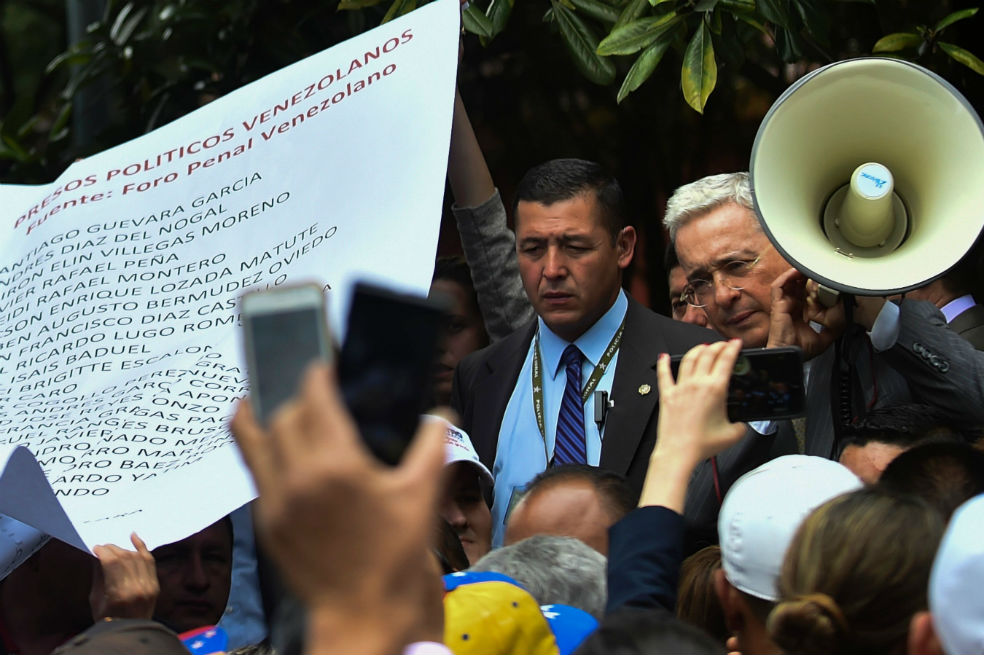 Uribe marchó contra Maduro en Bogotá