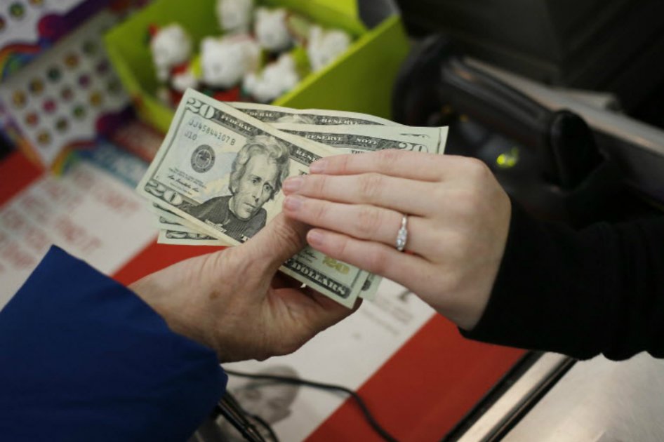 Gurú que pronosticó alza del dólar en 2015 recomienda comprar