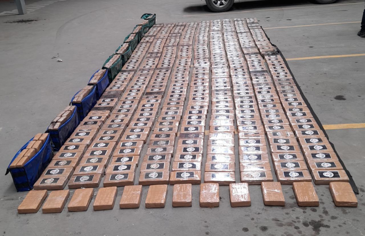 Fontibón: autoridades encontraron una tonelada de cocaína en dos volquetas