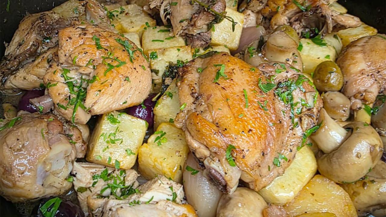 Receta para preparar pollito horneado con papas y aceitunas