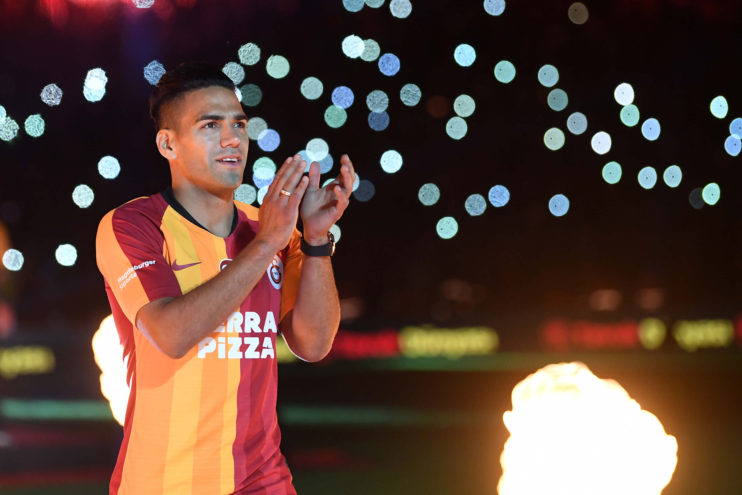Así fue la presentación de Falcao en el Galatasaray