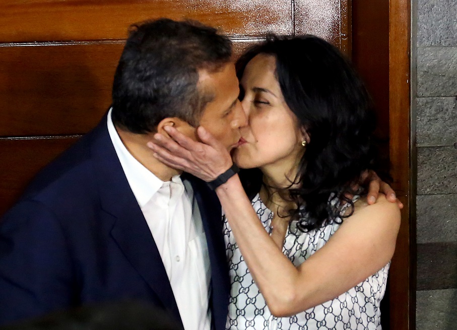 Expresidente Ollanta Humala y su esposa salen de prisión en Perú
